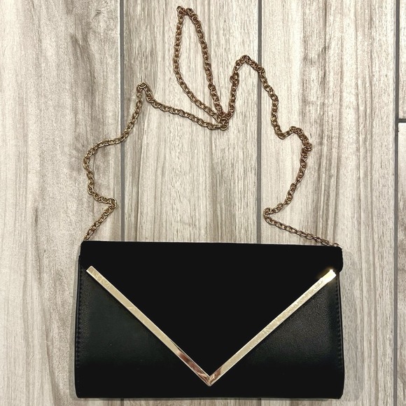 Aldo Handbags - Aldo Crossbody Clutch Women OS Black Good Gold V Trim Envelope Chain Strap